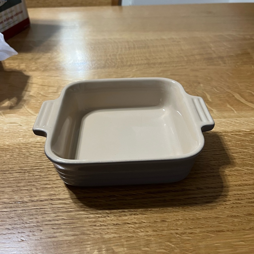 Le Creuset Cream Grey Stoneware Baking Dish 18-27 small 5.5x5.5 square - Picture 3 of 6